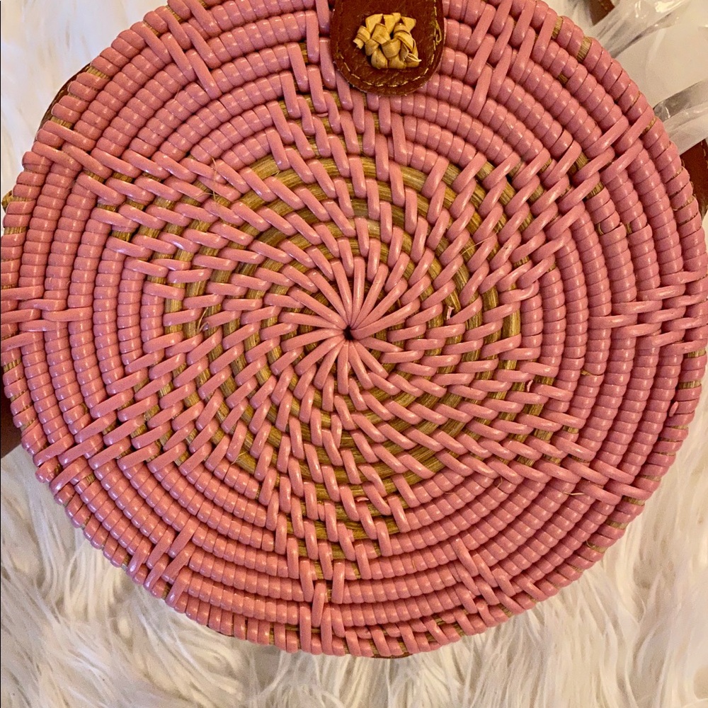 ASOS Design Structured Rattan Circle Bag - Picture 3 of 6